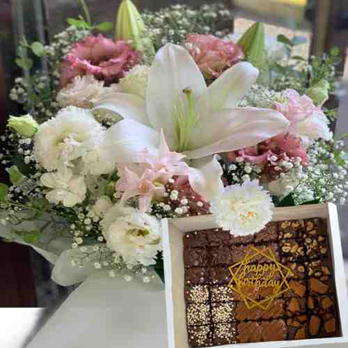 Light Flower Arrangement with Brownie-Send Rose and Cake to Kobe
