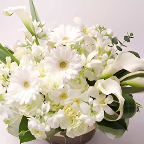 - Romantic Wedding Flower Arrangements