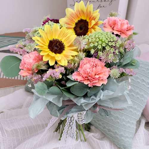 Sunflower Arrangement In Nuance Colours For Japan