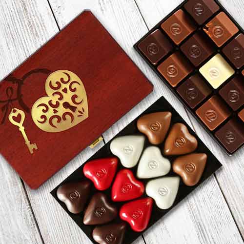 Romantic 27 Pcs Chocolate Assortment -Flowers to Japan